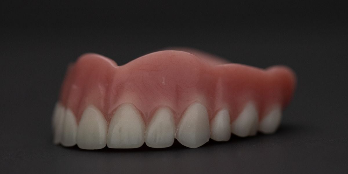 Caja de dientes o prótesis dentales completas: ¿Cuándo son necesarias?