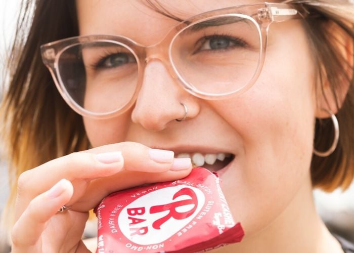 Evita blanqueamiento dental con caries