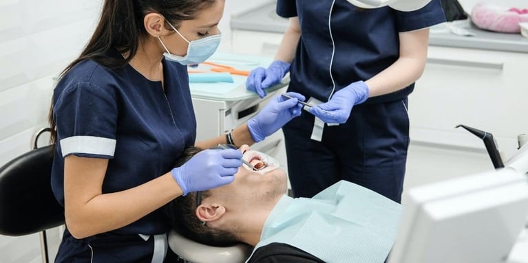 Inflamación del paladar: Síntomas y razones