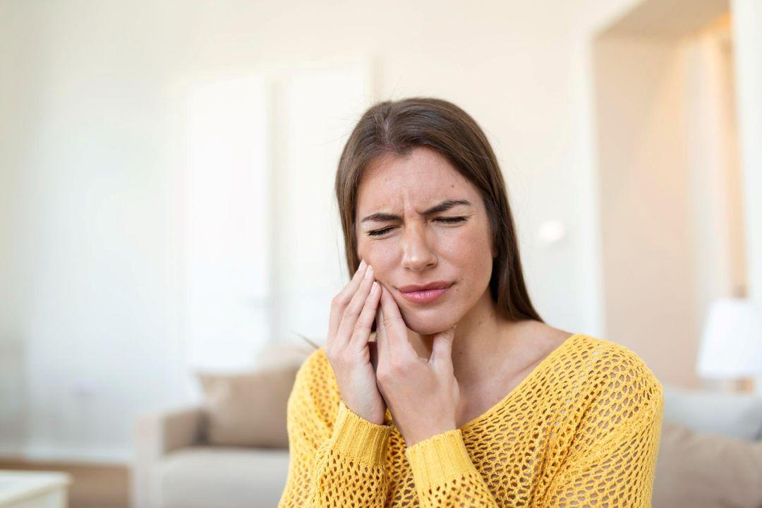 enfermedad-de-las-encias-sintomas-dolor-sensibilidad-dental