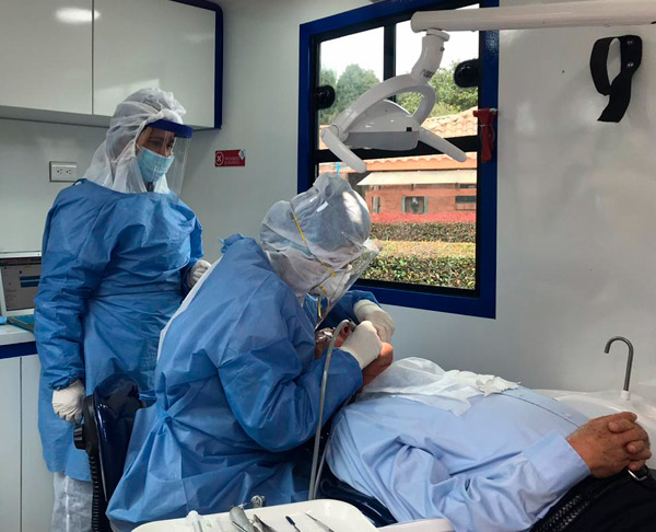 colocación-de-diente-artificial-dentisalud