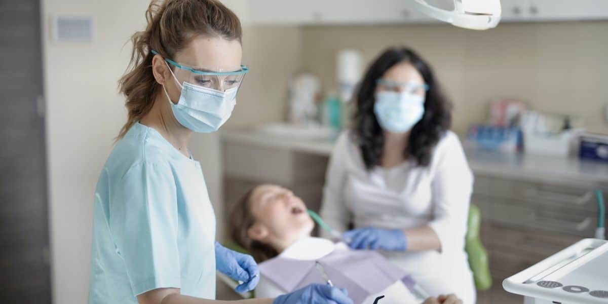Estética Dental para una Sonrisa Perfecta: Elige el Tratamiento Adecuado